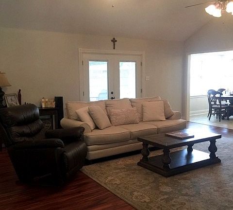 3rd image of 215 Brinwood Dr