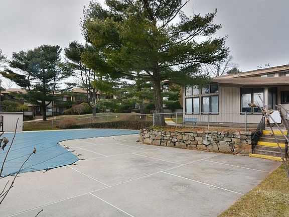 4th image of 176 Sierra Vista Ln