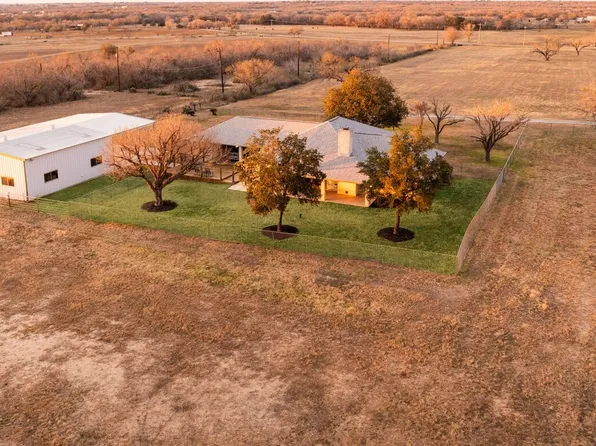 14320 La Vernia Rd, St Hedwig, TX 78152