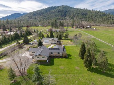 15902 Water Gap Rd, Williams, OR, 97544