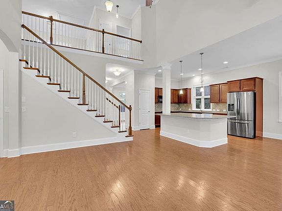 3rd image of 519 Huntington Dr