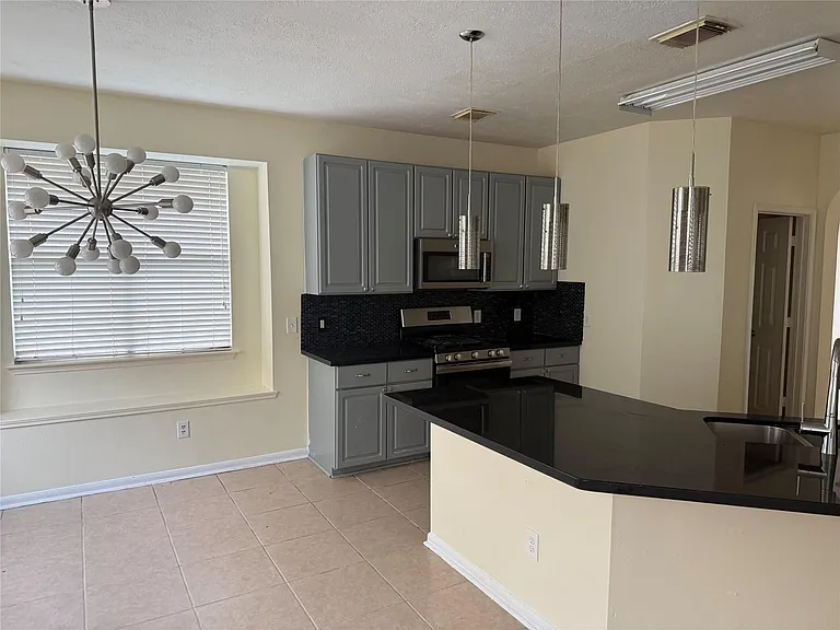 2511 Pine Shadows Dr — Photo 6