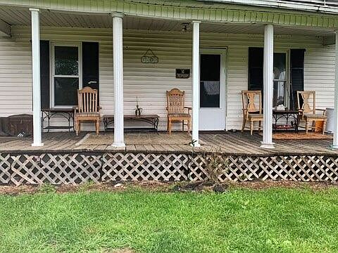 4th image of 222 Sunny Meadows Ln