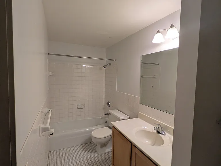 1770 Bryant Ave S #202 — Photo 10