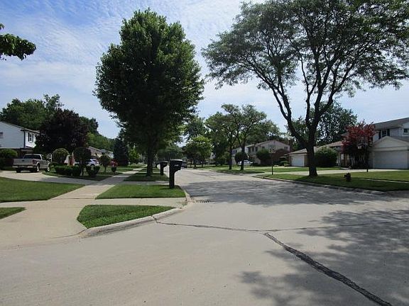 3rd image of 21435 Virginia Dr