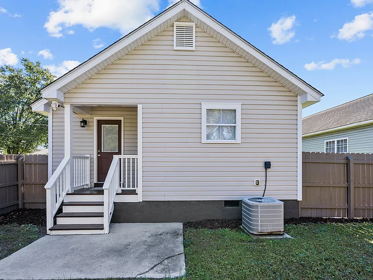 1215 Wooster St — Photo 29