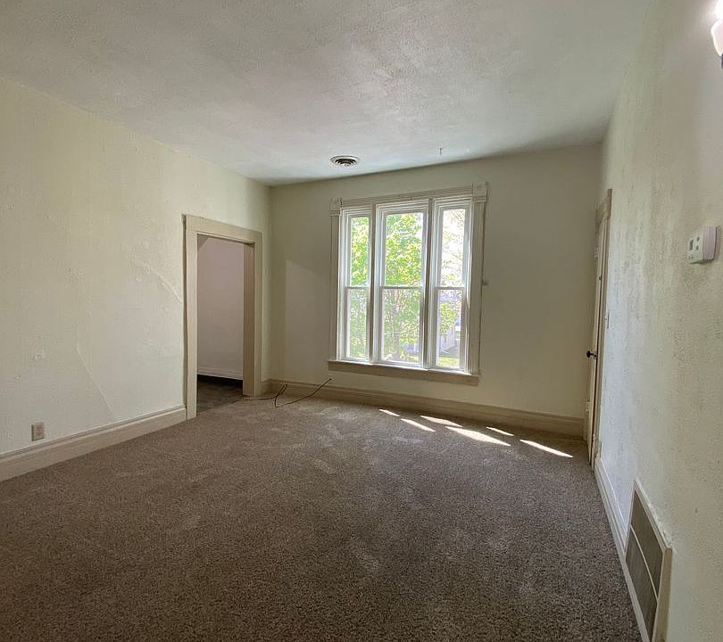 1st image of 306 S 7th St #1/2