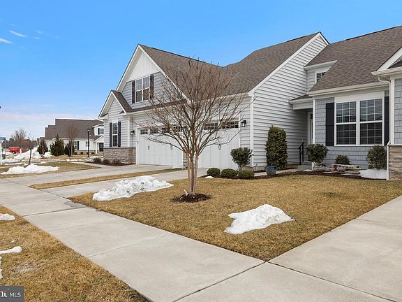 2nd image of 822 Moorings Cir #17