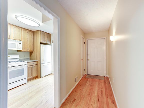 4th image of 7684 Willow Point Dr #7684
