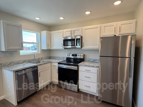 134 Clayton Ave Unit 1E, Hurricane, WV 25526