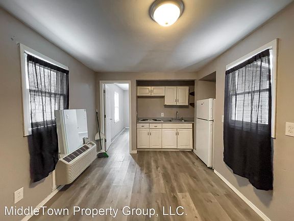3rd image of 330 W 6th St #11726967