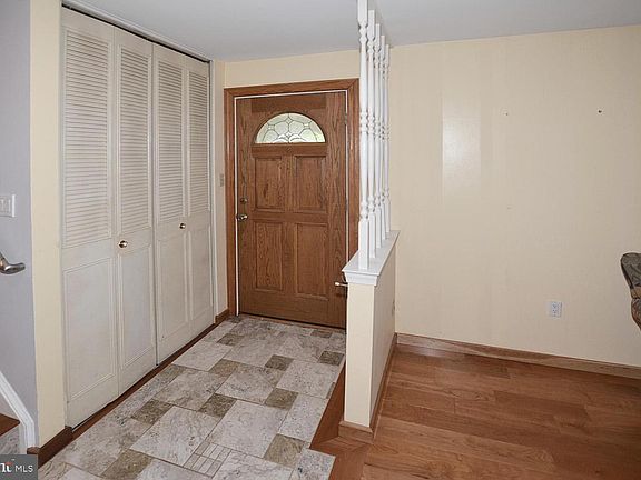 2nd image of 4962 Swinton Dr