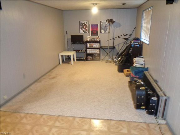 4th image of 4833 Hollyview Dr