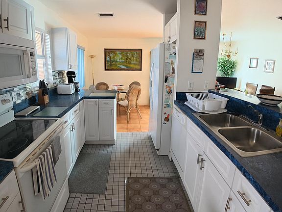 3rd image of 11681 Red Hibiscus Dr