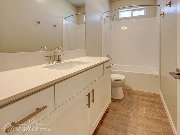 5th image of 877 Halford Ln