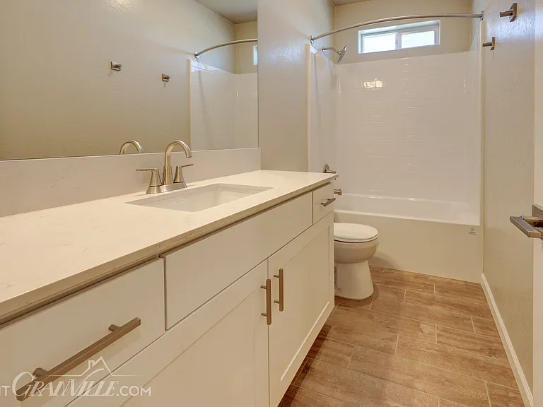 877 Halford Ln — Photo 5