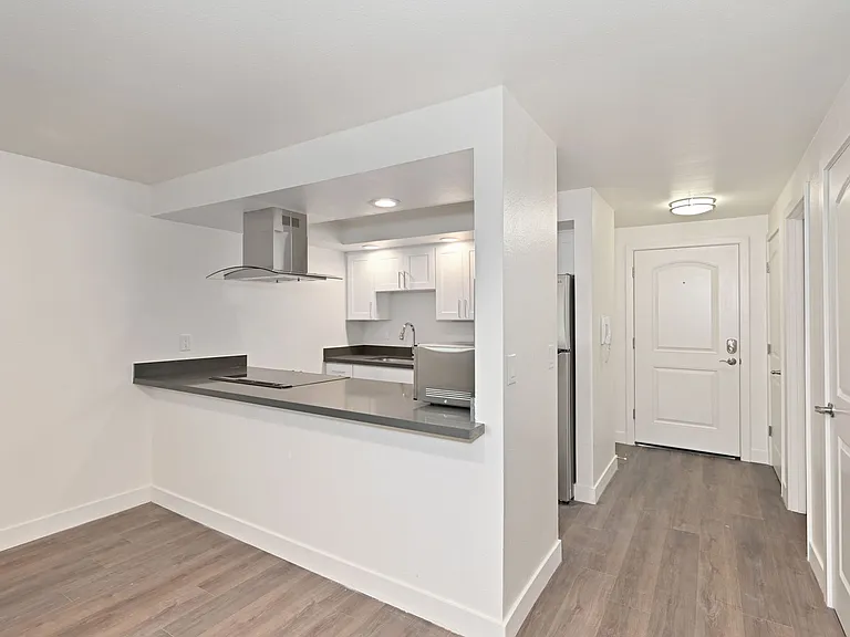 Maple Leaf Residences — Photo 4