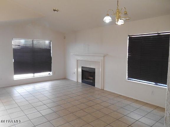 4th image of 11872 Oak Crossing Dr