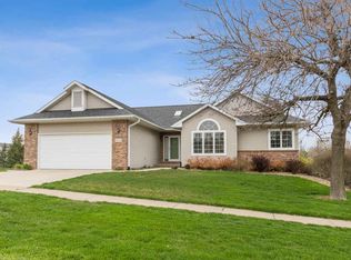 916 Duck Creek Dr, Iowa City, IA 52246