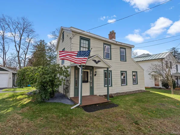 10 Albertson St, Hyde Park, NY 12538