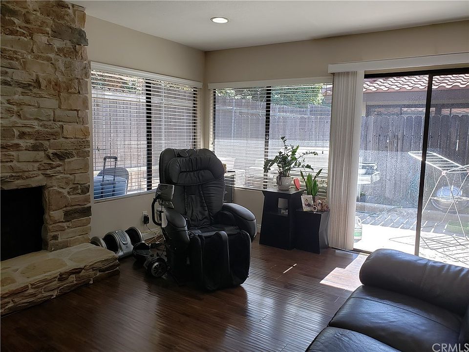 1st image of 1017 E Romney Dr
