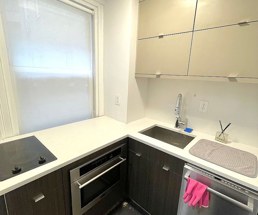 1st image of 321 E 43rd St #3023
