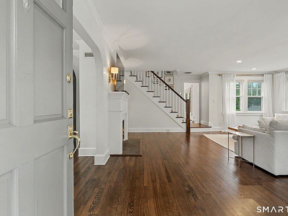 3rd image of 60 Middlesex Road