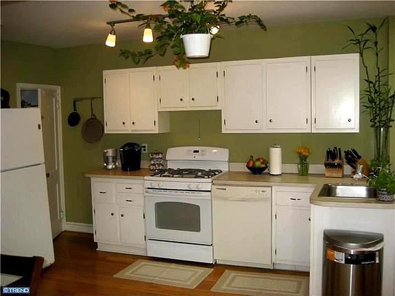5th image of 909 Anderson Ave