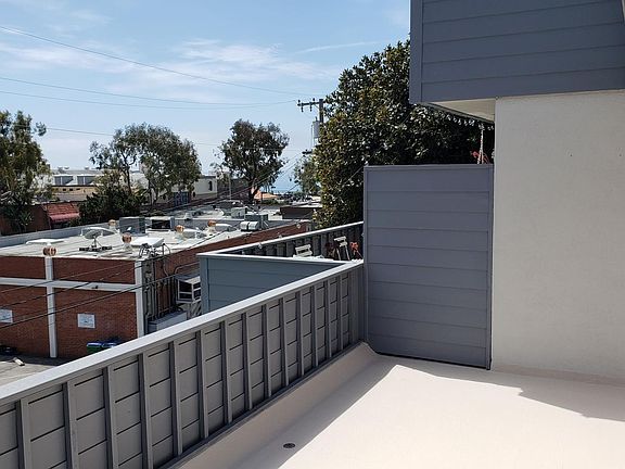2nd image of 215 Lower Cliff Dr APT D