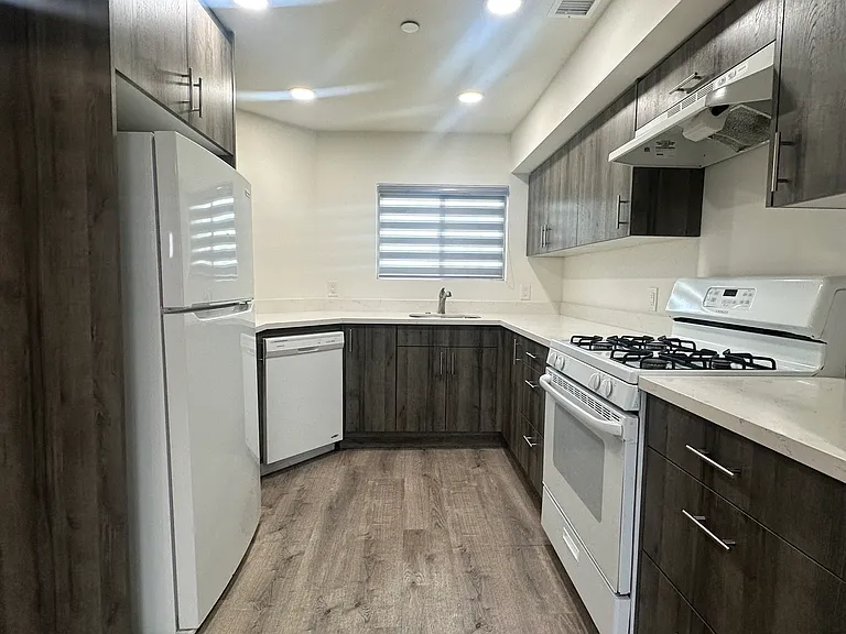 115 W Cypress St #8 — Photo 4