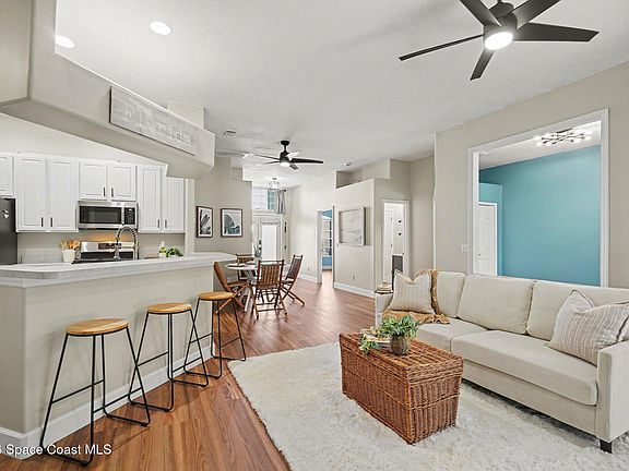 3rd image of 854 Villa Dr