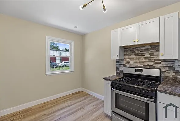 27334 Notre Dame St — Photo 8