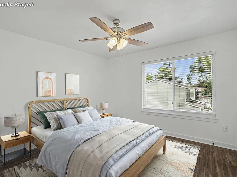 1889 Belle Vue Way #1 — Photo 9