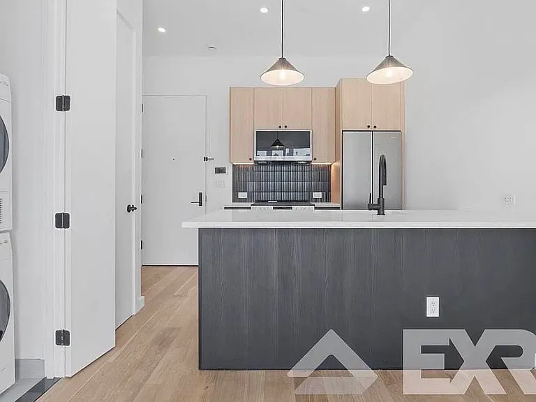 11-14 35th Ave #522 — Photo 9