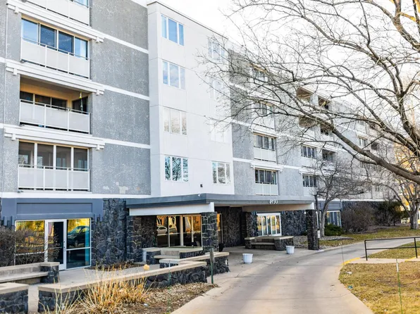 6450 York Ave S APT 402, Edina, MN 55435
