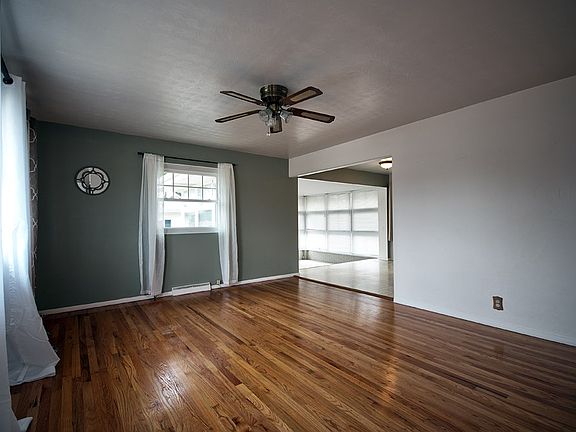3rd image of 1032 Victory Ave