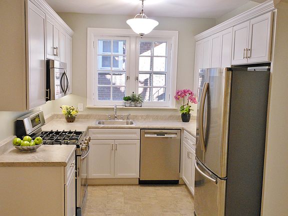 3rd image of 7530 Parkdale Ave #1N