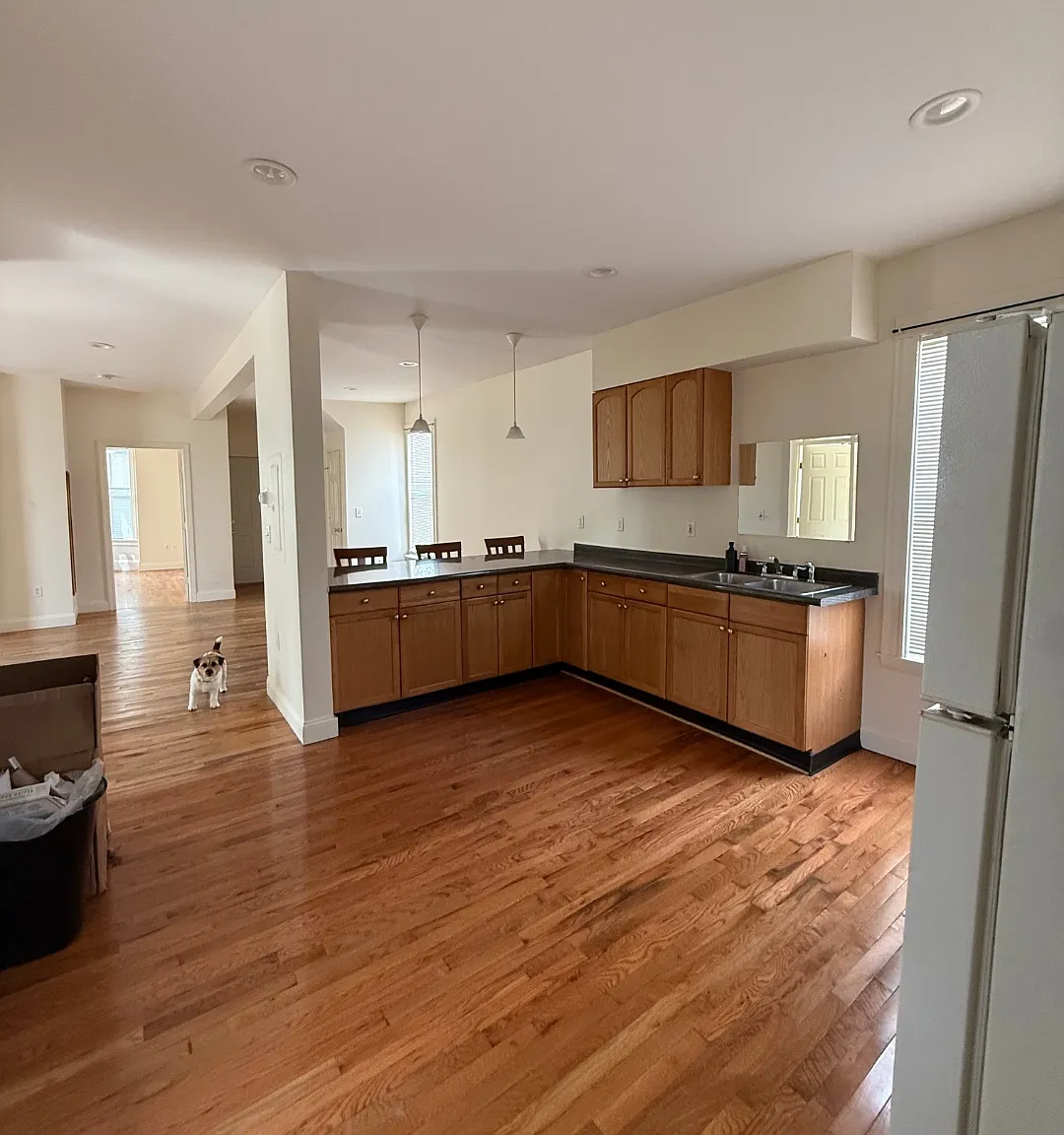 135 Oak St — Photo 2