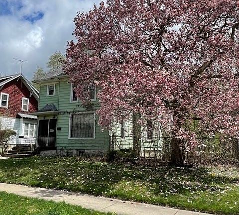 2nd image of 262 S Greenwood Ave
