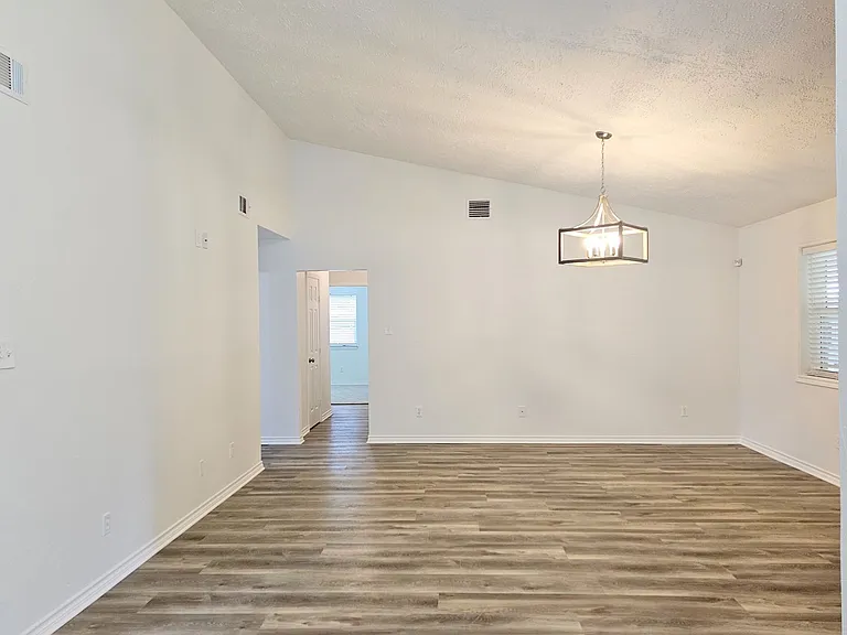 10615 Heatherford Dr — Photo 7