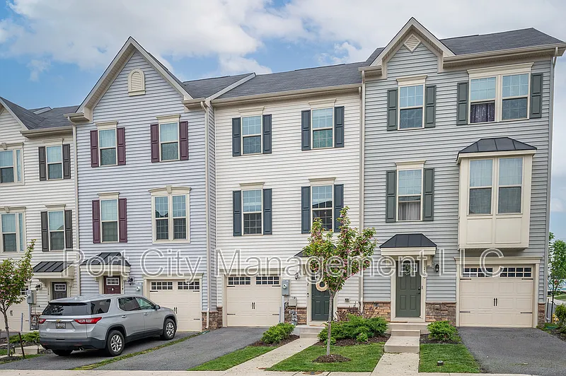 3 bed, 2.5 bath, 1693 sqft, $3,000 — Photo 2