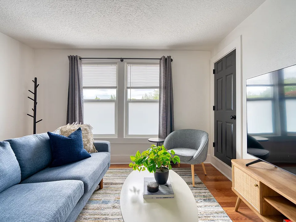 2114 E Burnside St #ID1612026P