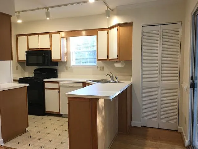 434 Summerwalk Cir — Photo 9