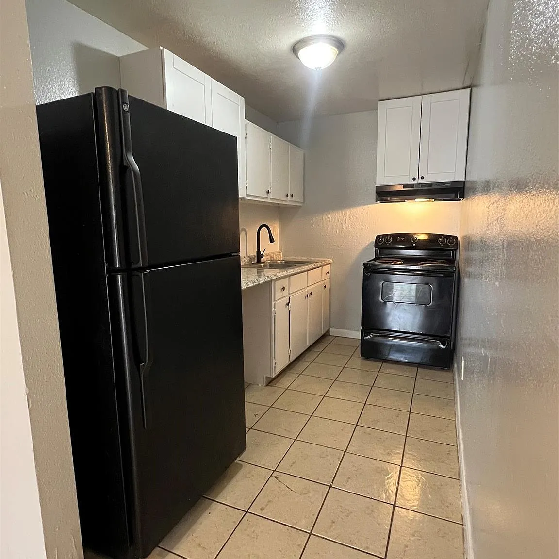 2 bed, 1.0 bath, 550 sqft, $980 — Photo 2