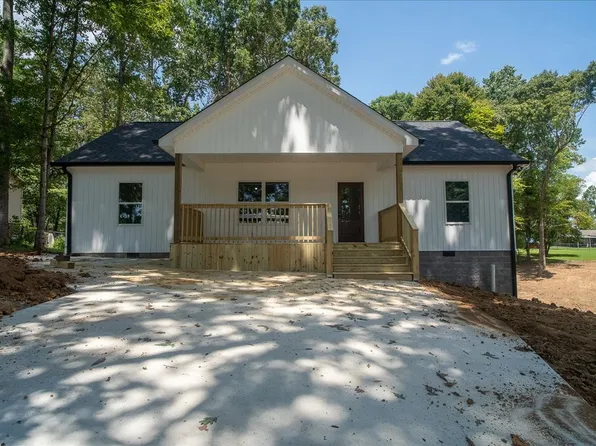 300 Devin Dr, Lawrenceburg, TN 38464