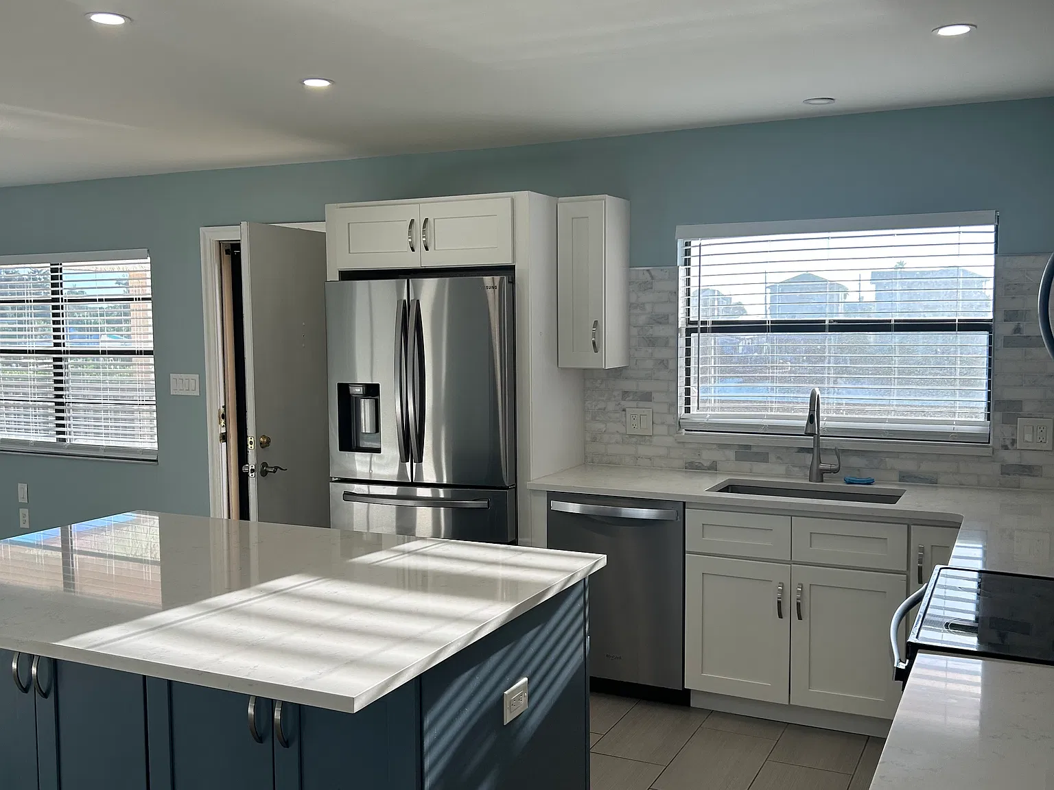 12500 Capri Cir N — Photo 1