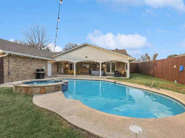 1044 Briarwood Ln, Desoto, TX 75115