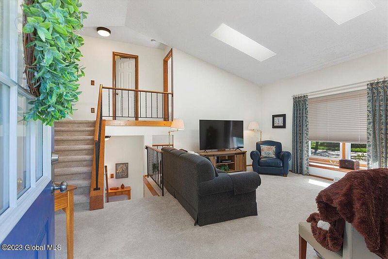 4th image of 1 Raleigh Drive