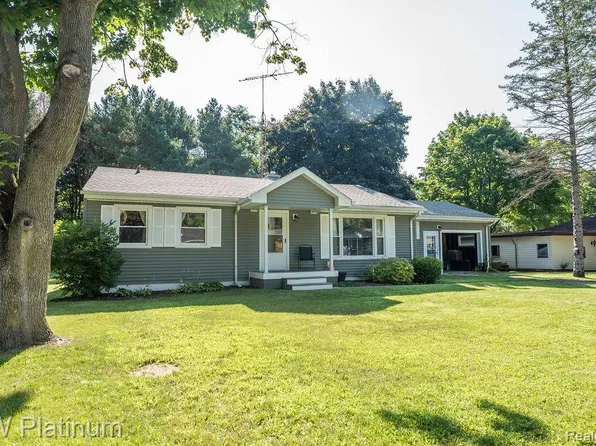 33 S Flower St, Croswell, MI 48422