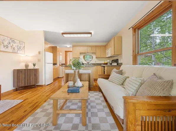 360 N Millward St APT 22, Jackson, WY 83001